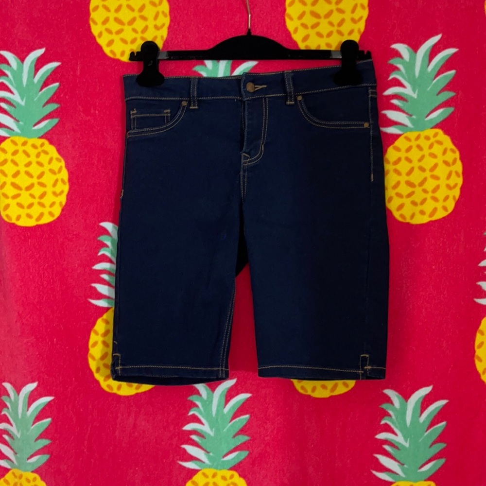 Sz 4 dark blue Bermuda shorts